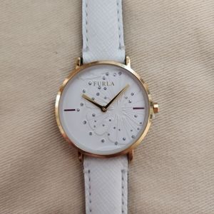 Gently uses leather watch